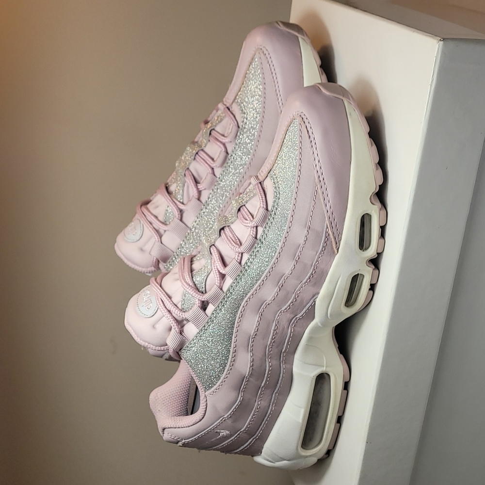 Nike Women’s Air Max 95 Sneakers in Light Lavender with Silver Glitter - Picture 2 of 8